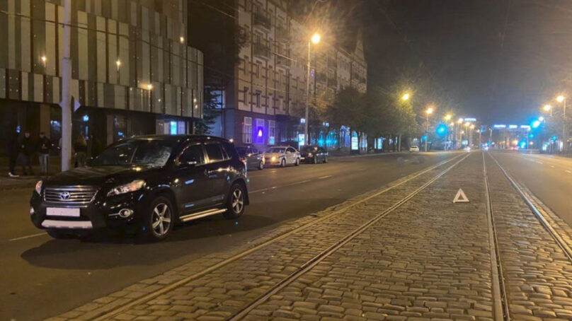 Поздним вечером на Ленинском проспекте в Калининграде был сбит человек