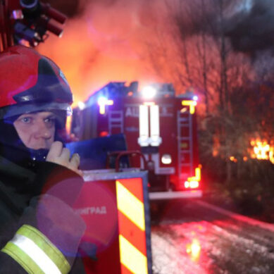 Сегодня ночью из горящего дома в Гвардейске спасены четыре человека
