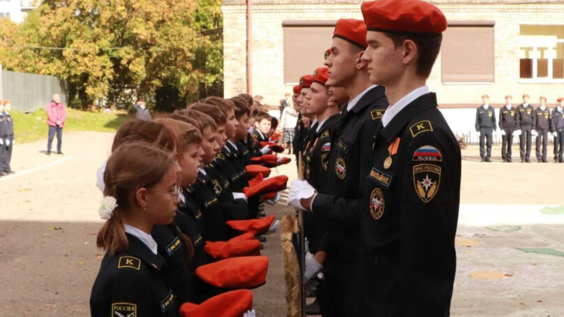 В средней школе №2 Калининграда учащихся 6 «Б» класса посвятили в кадеты МЧС