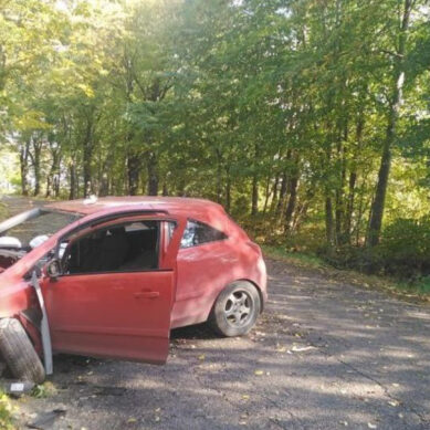 В субботу в ДТП пострадали водитель и пассажир «Опеля»