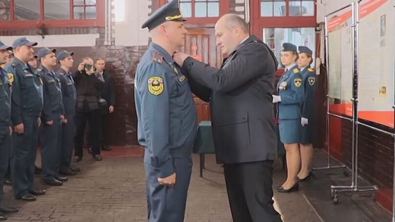 Глава МЧС России наградил калининградских пожарных