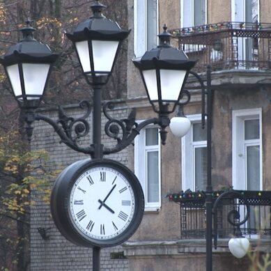 В Черняховске на перекрёстке Пионерской и Крупской установили уличные часы