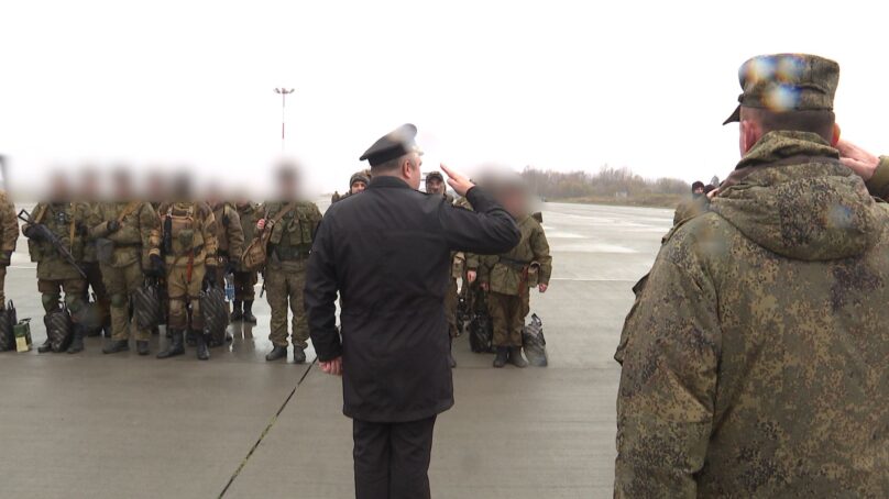 На аэродроме Чкаловска прошла отправка очередной группы мобилизованных резервистов