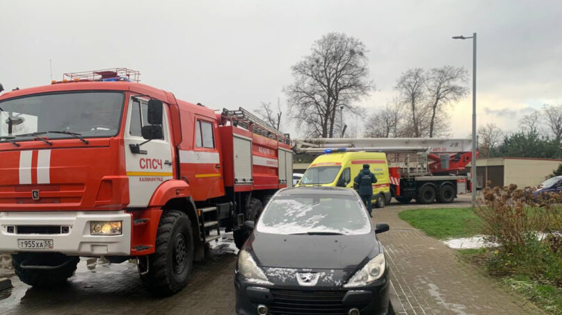 Сегодня в поселке Чкаловск сотрудники МЧС России спасли на пожаре двух человек и эвакуировали еще шесть