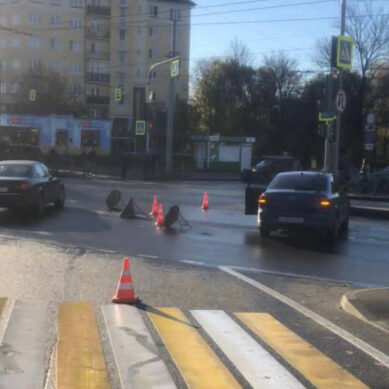 В воскресенье на улице Гайдара был сбит 76-летний пешеход, переходивший дорогу на красный