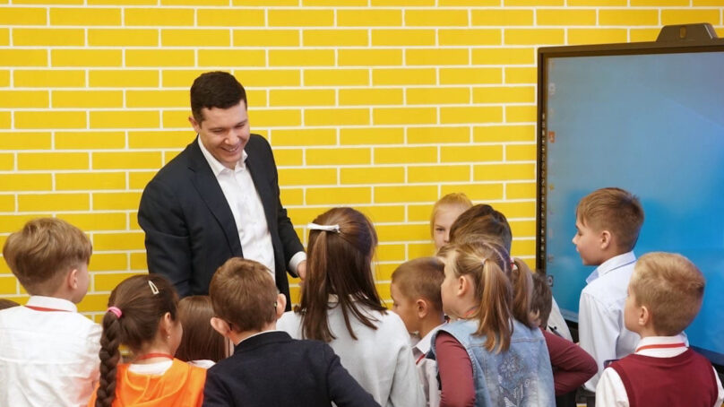 Антон Алиханов посетил несколько калининградских школ
