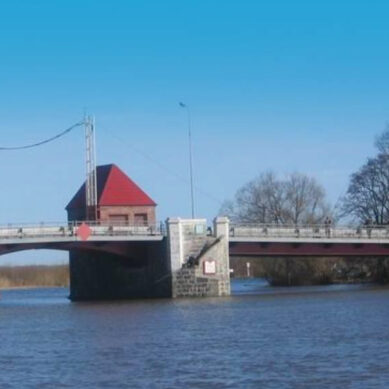 В Полесске 23 и 25 ноября разведут мост через реку Дейма