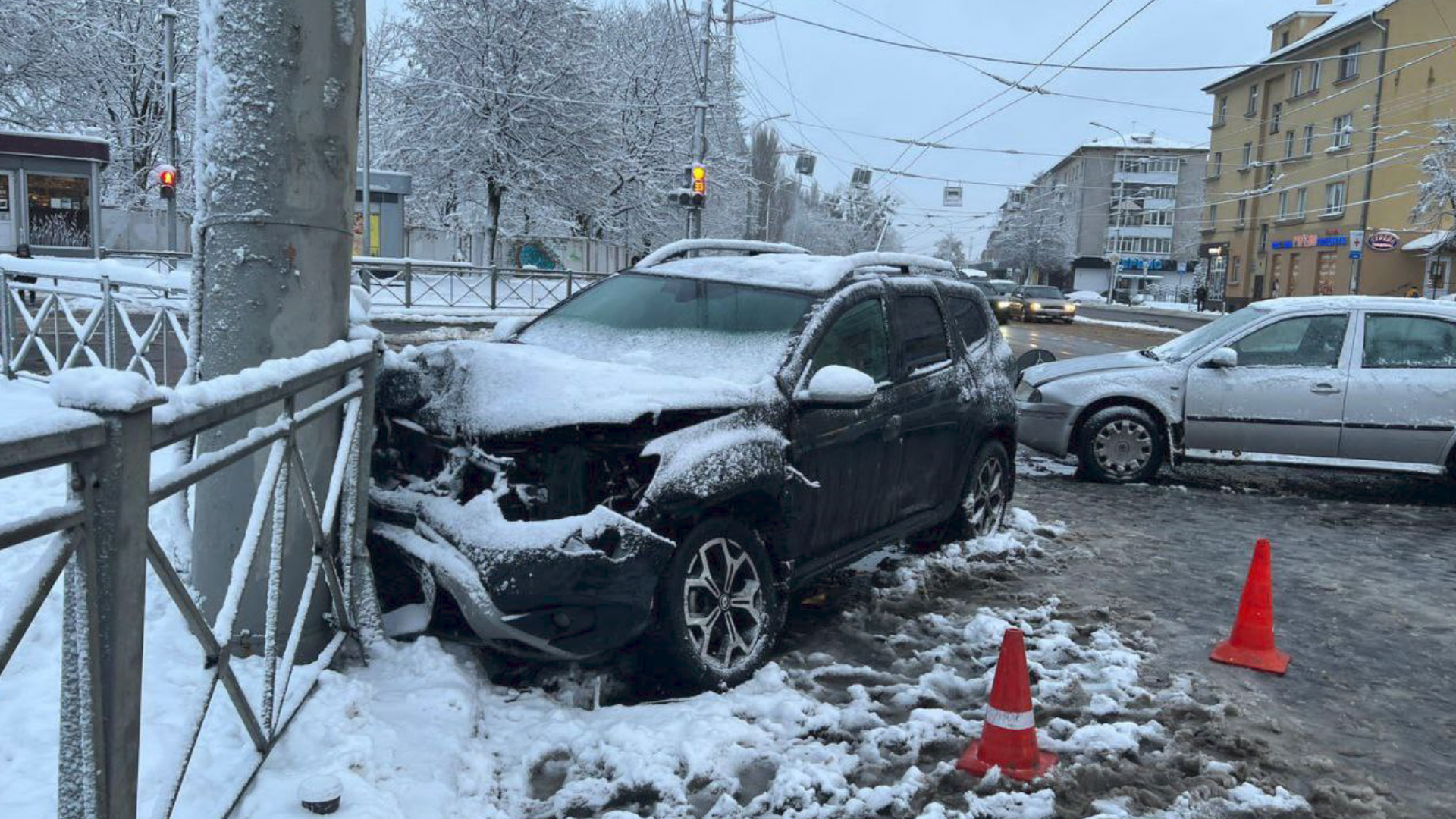 В Калининграде на перекрестке двух дорог столкнулись два автомобиля — Вести- Калининград