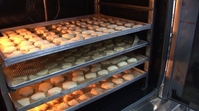 В Гусеве будущие кондитеры готовят печенье для участников специальной военной операции
