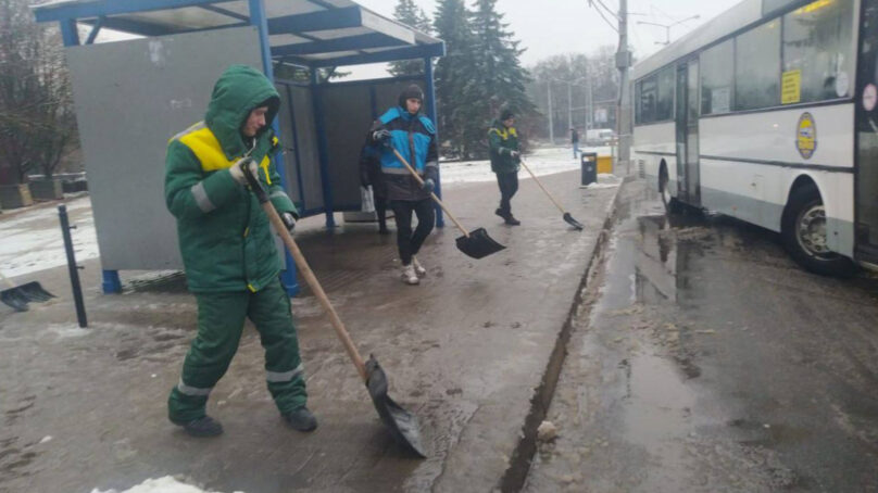 «Чистота» борется с последствиями непогоды