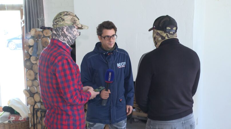 «Балтийские воины», чьи лица спрятаны под маской, собирают помощь калининградским мобилизованным