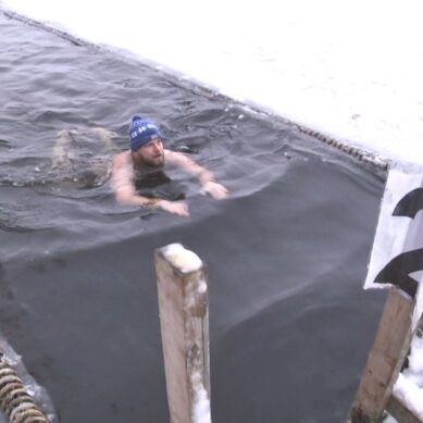 «Янтарные моржи» провели суточный заплыв на озере Шенфлиз