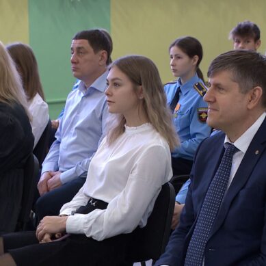Андрей Кропоткин в 13й раз вручил именные стипендии школьникам
