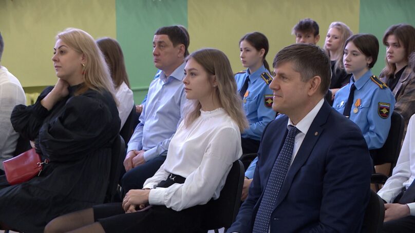 Андрей Кропоткин в 13й раз вручил именные стипендии школьникам