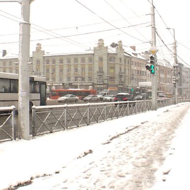 Калининградка обратилась к Дятловой с просьбой повлиять на уборку талого снега у обочин