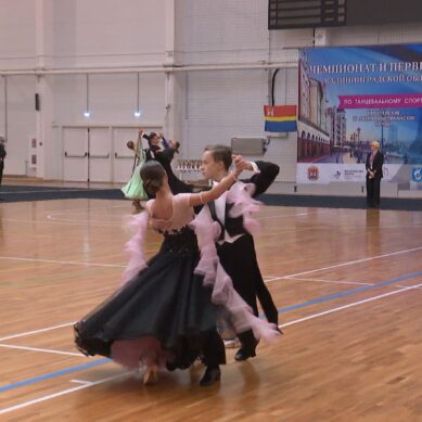 В зале спорткомплекса в микрорайоне Космодемьянского провели масштабный чемпионат области по танцевальному спорту