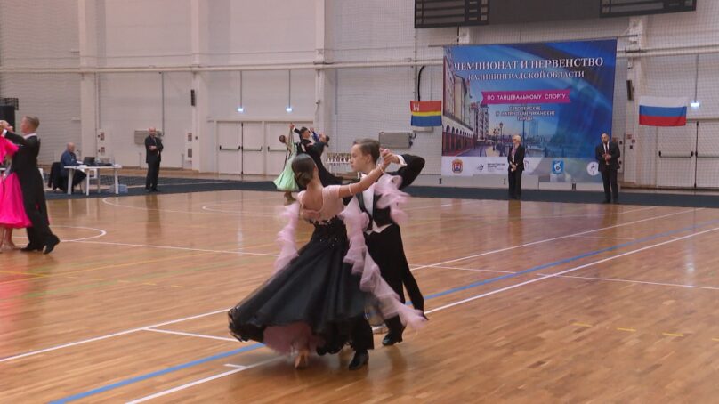 В зале спорткомплекса в микрорайоне Космодемьянского провели масштабный чемпионат области по танцевальному спорту