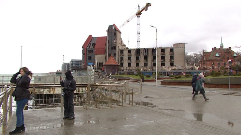 В Зеленоградске начались активные работы по сносу конструкций недостроенной гостиницы