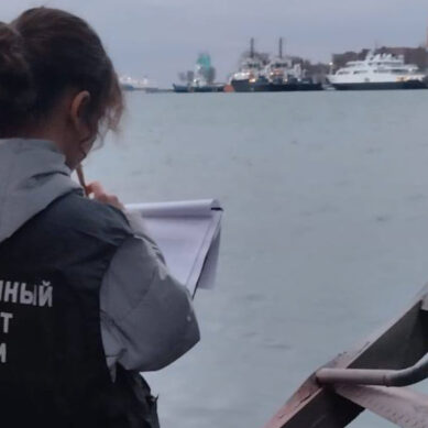 В Калининграде следователи устанавливают обстоятельства столкновения парома с плавучим доком