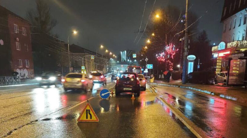 В Московском районе Калининграда при столкновении легковушек пострадала пассажирка