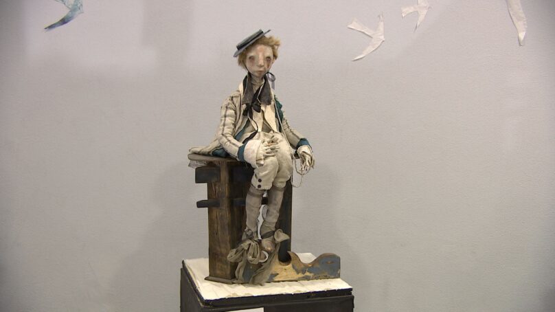 «Воображая миры»: в областном центре культуры молодёжи открылась выставка авторских кукол