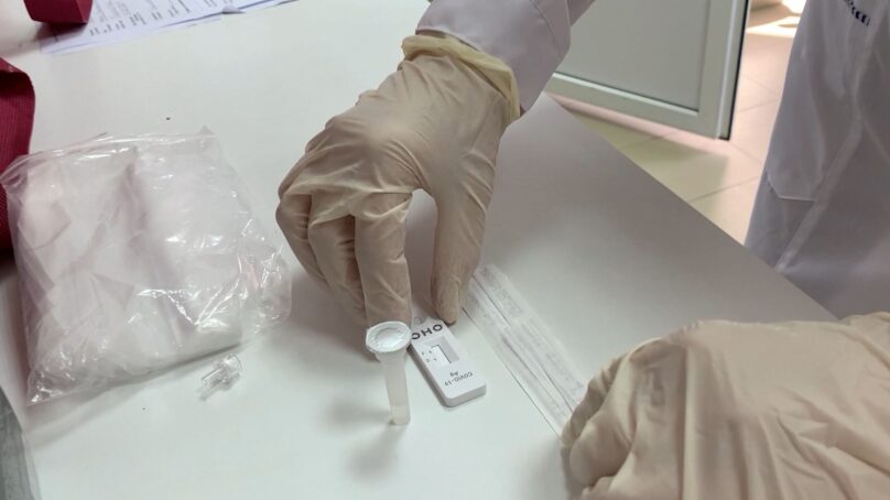 По данным регионального Роспотребнадзора, в области вновь пошёл вверх показатель заболеваемости ковидом