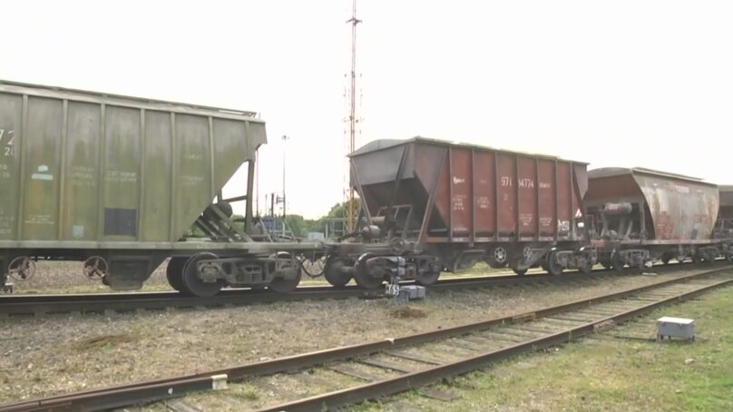 Президент Литвы Гитанас Неуседа призвал «Литовские железные дороги» отказаться от транзита российских и белорусских грузов