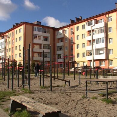 Власти Гурьевска призывают местных жителей бережнее относиться к детским и спортивным площадкам
