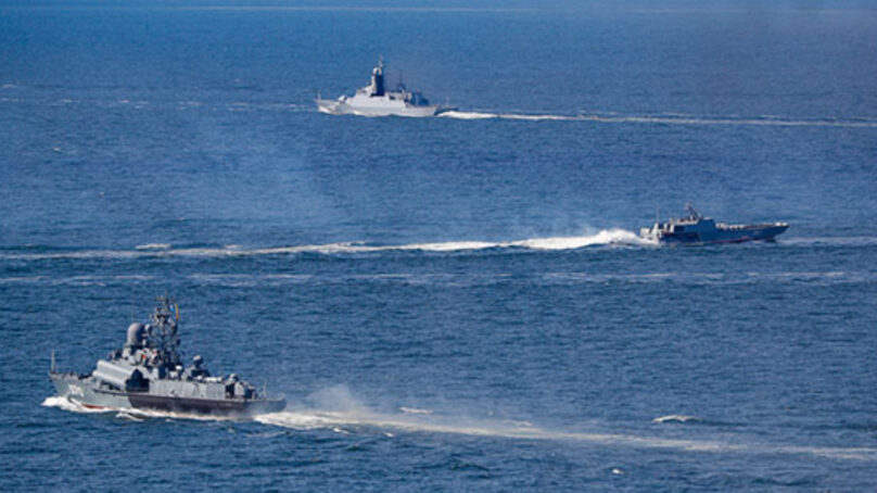 Корабли Балтийского флота уничтожили отряд десантных кораблей условного противника