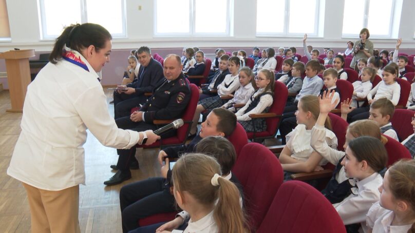 Кукушкина в формате викторины рассказала ученикам лицея №23 в Калининграде о ПДД
