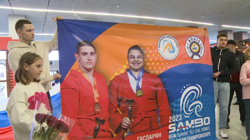 В калининградском аэропорту накануне встретили победителей чемпионата и первенства Европы по спортивному самбо