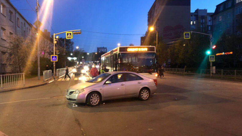 Водитель «Ниссана» не уступил дорогу автобусу и спровоцировал ДТП