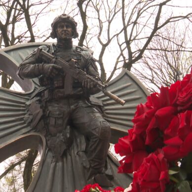 Сегодня в Калининграде торжественно открыли памятник «Героям спецназа ФСБ»