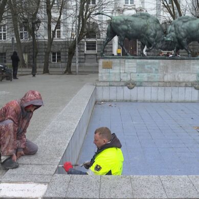 В Калининграде готовят фонтаны к сезону. Как преобразятся «Борющиеся зубры»