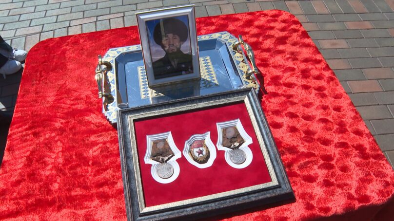 Во время полевых работ под Калининградом нашли две медали «За боевые заслуги». Поисковые отряды установили их владельца