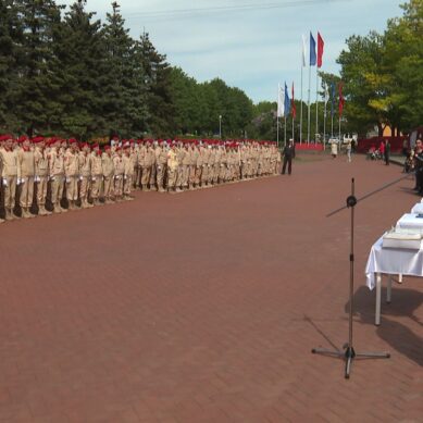 По случаю юбилея в Калининграде к памятнику Морякам-балтийцам пришли ветераны ВОВ и ВМФ