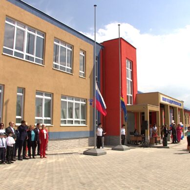В поселке Междуречье торжественно открыли школу после капитального ремонта
