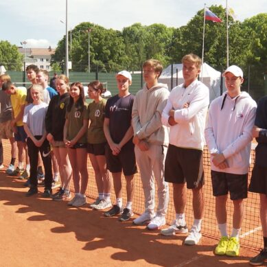 На кортах стадиона «Балтика» стартовал второй мемориал известного теннисиста Александра Волкова