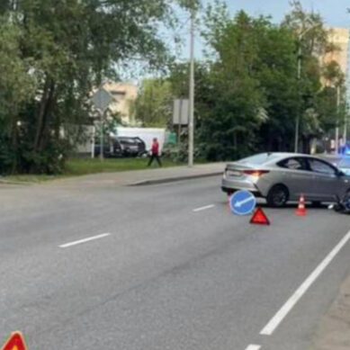 В Калининграде автомобиль «Хендэ Солярис» столкнулся с мотоциклом