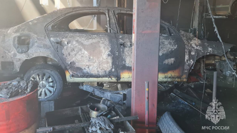 В Калининграде в автосервисе на Орудийной пожарные предотвратили взрыв