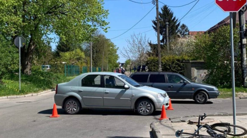 В Калининграде на Богатырской в ДТП пострадал велосипедист