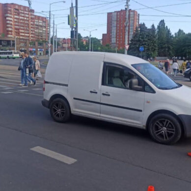 На площади Василевского была сбита женщина, которая заканчивала переходить дорогу на красный