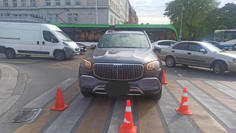 6-летний ребенок попал под колеса иномарки в самом центре Калининграда
