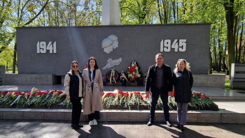 Коллективы городских и районных прокуратур приняли участие в уборке территорий памятников Великой Отечественной войны