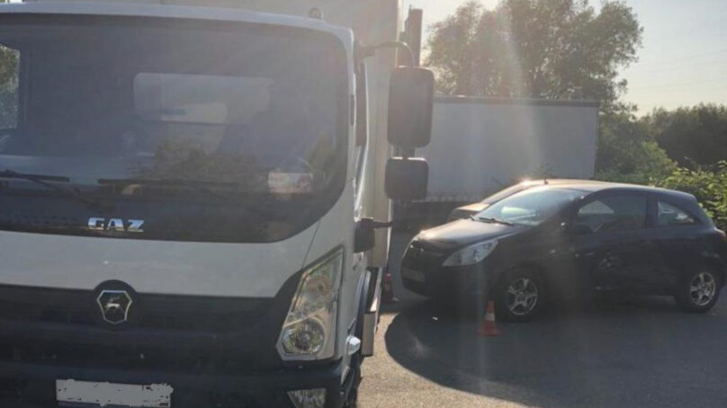 В Калининграде водитель не уследил за своим «Опелем» и автомобиль наехал на подростка
