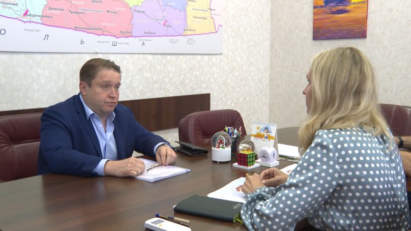 Аспекты развития пауэрлифтинга в Калининградской области Игорь Бутусов обсудил с Натальей Ищенко