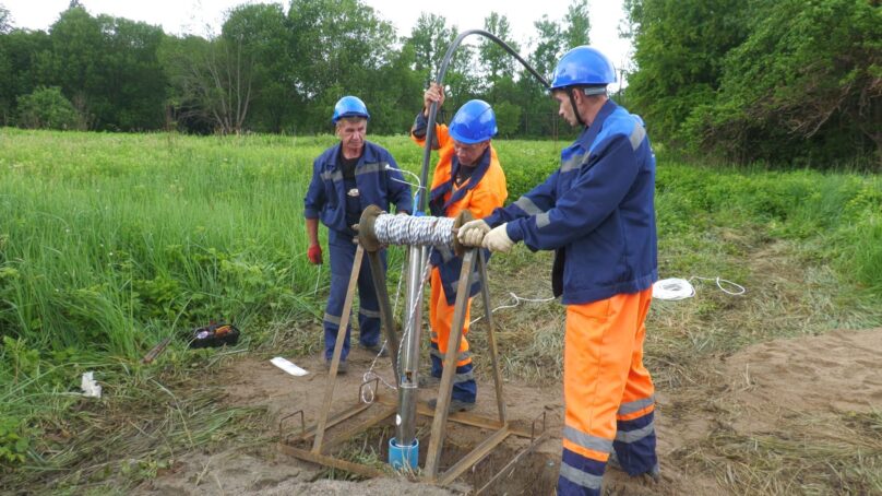 Для улучшения ситуации с водоснабжением в Черняховском округе «Водоканал» проводит капремонт скважин и замену старых сетей