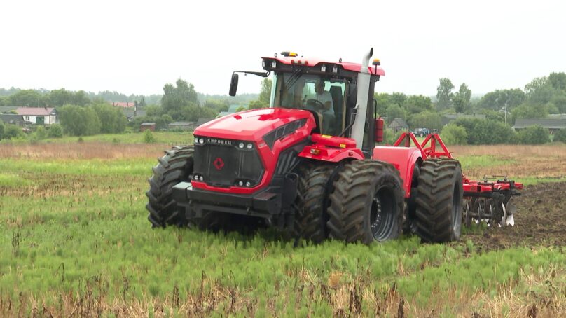 Презентация двух новых моделей легендарной марки тракторов «Кировец» прошла в Гвардейском округе