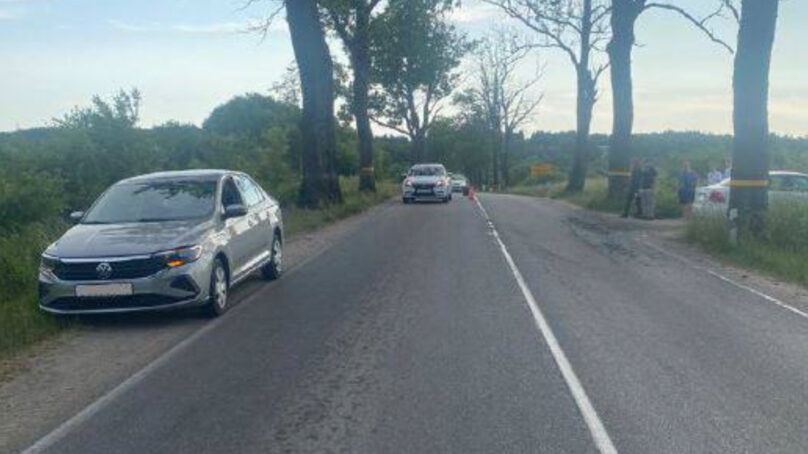 В Зеленоградском районе водитель въехал в стоящий на перекрестке автомобиль, пострадал пассажир