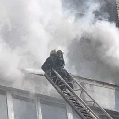 В Калининграде потушили горевший балкон в многоэтажке